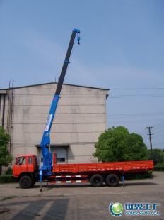 供應(yīng)湖南常德12噸隨車吊機(jī) 高效便捷的機(jī)械搬運(yùn)解決方案